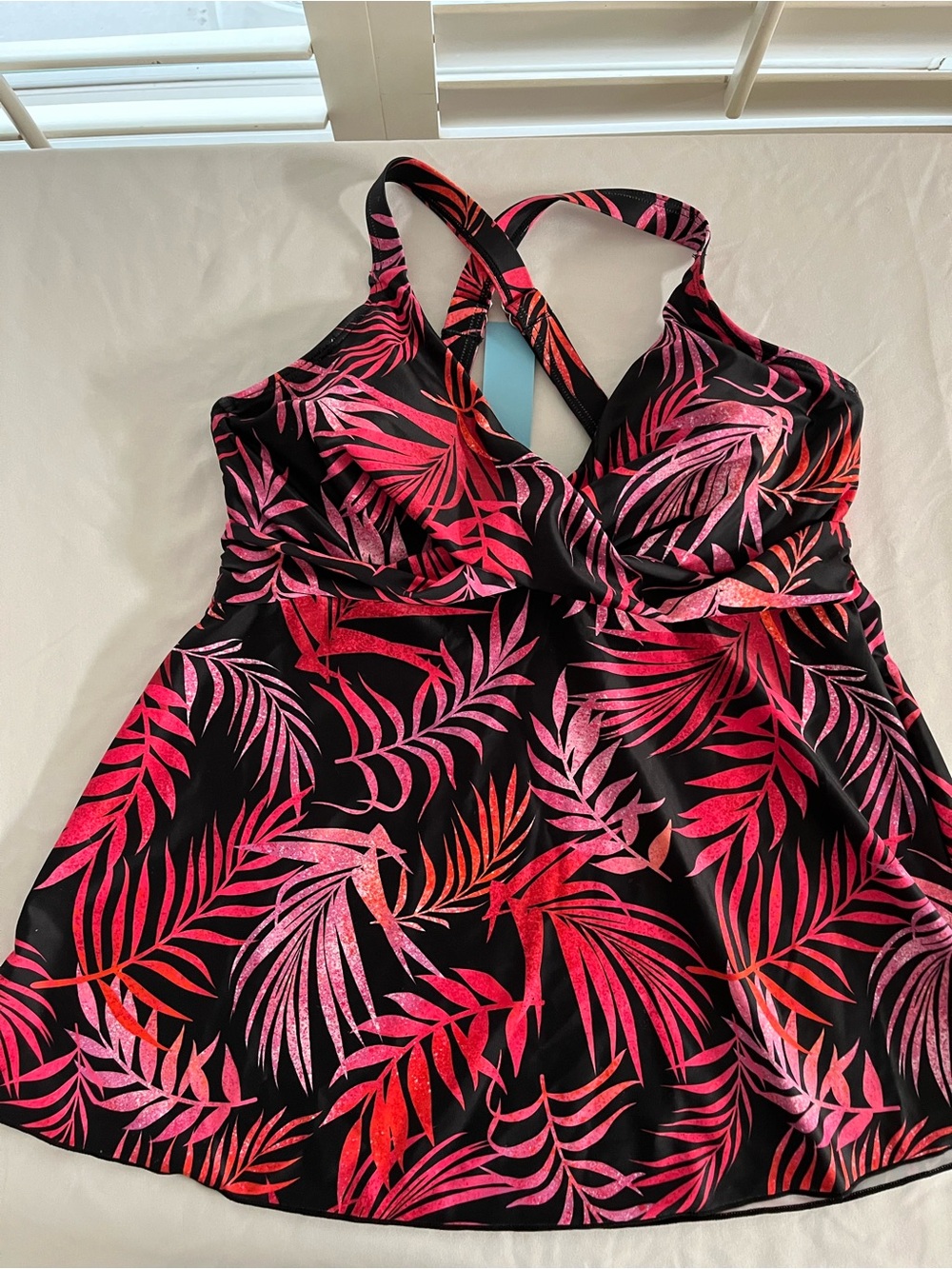 Yonique swim top size small